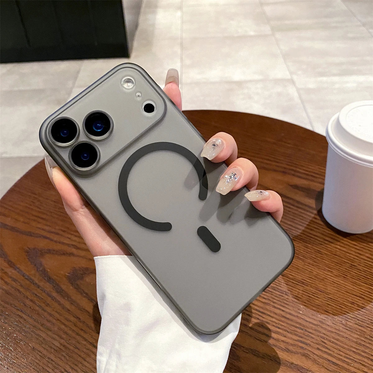 2025 Ultra Thin Full Cover Matte Clear Magnetic Phone Cases for Iphone 17 Pro Max 17Air 17Pro Hard PP Light Funda for Magsafe